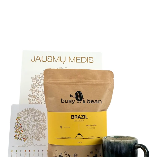 Mėlynai baltas puodukas su rankenėle, jausmų medis ir Brazil kava
